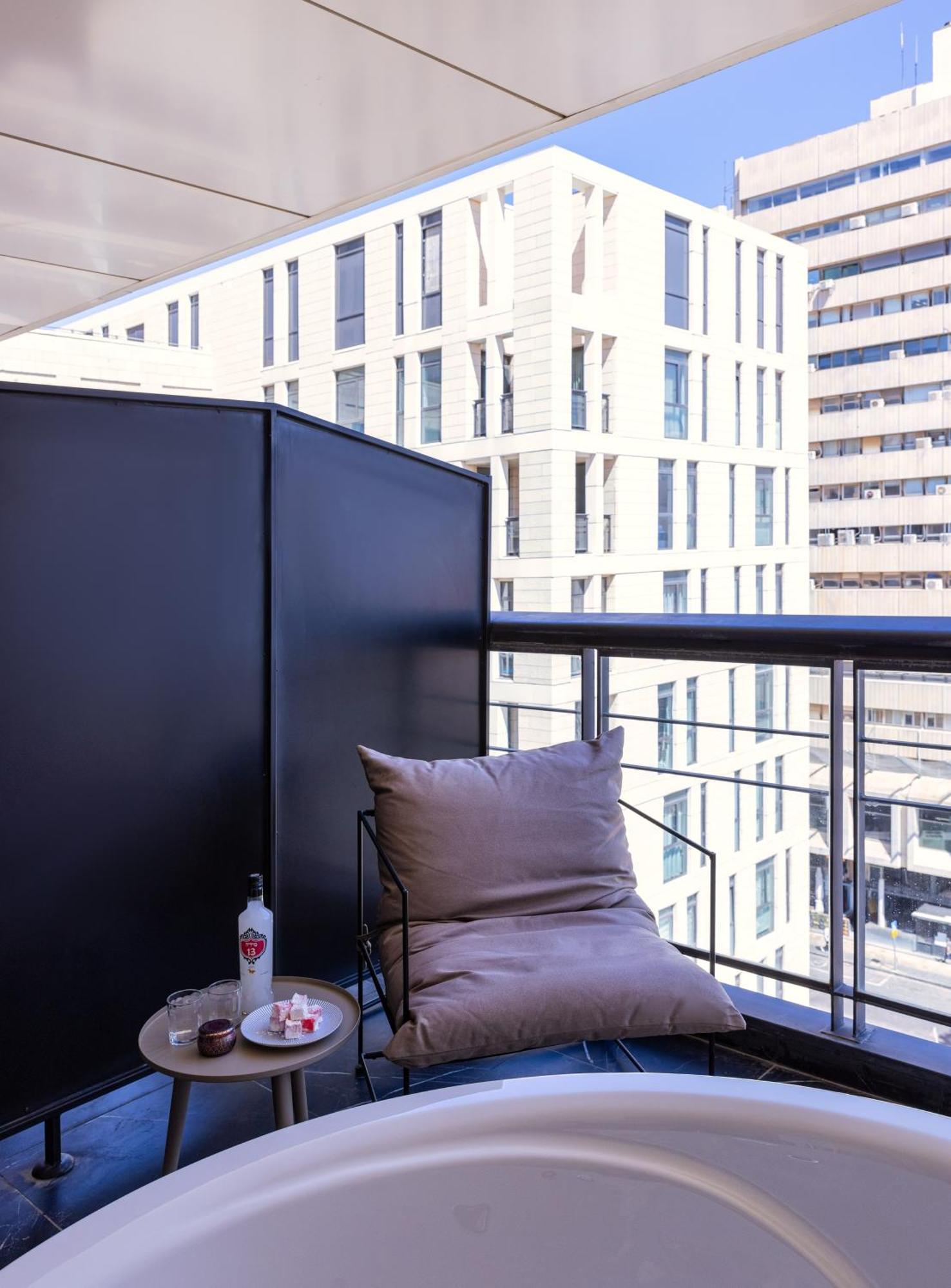 Brown Machne Yehuda Hotel Jerusalem Room photo